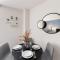 Tranquil Flat with Outdoor Space - Prime Location! - 伦敦