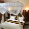 2 Bed - Sleeps 4 - Parking - Free Airport Shuttle