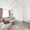 Modern 3 bedroom House with garden & private parking - Hounslow