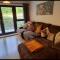 Brentwood Town Retreat - Large 2 bedroom apartment