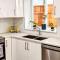 Garden Apartment Free Parking Central Location