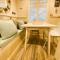 Beautiful Immaculate Aldeburgh cottage, sunny outdoor space, free parking - easy walk to beach & town