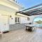 Villa con Piscina y vistas al mar