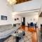 Spanish Steps Stylish Apartment