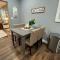 Mid Century 1/4 mile to Downtown Main Street - breweries, coffee, dining, shops