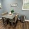 Mid Century 1/4 mile to Downtown Main Street - breweries, coffee, dining, shops