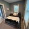 Mid Century 1/4 mile to Downtown Main Street - breweries, coffee, dining, shops