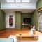 Designhaus - WHIRLPOOL - TERRASSE - GARAGE - 8 PERSONEN - AUFZUG - KÜCHE - FAMILIENFREUNDLICH - WIFI - NETFLIX