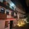 Krishna Guesthouse by AttiC Monkey, Old manali next to Drifters cafe - مانالي
