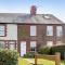 3 Bed in Thornham KT022 - ثورنهام