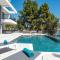 Fabulous Villa Sansarea with a pool near the sea