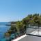 Fabulous Villa Sansarea with a pool near the sea