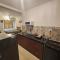 Coastal Suites Apart Hotel ---- 8 minutes walk to beach