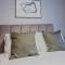 Stunning Three Bedroom Townhouse In The Jewellery Quarter, Birmingham City Centre Sleeps 5- Free Parking