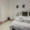 Stunning Three Bedroom Townhouse In The Jewellery Quarter, Birmingham City Centre Sleeps 5- Free Parking