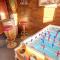 DMG - Funky First Floor Unique Mountain Apartment