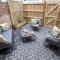 Elliot Oliver - Exquisite Two Bedroom Apartment With Garden, Parking & EV Charger Elliot Oliver - Exquisite Two Bedroom Apartment With Garden, Parking & EV Charger