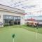 Whiskey House with Rooftop Golf, City views! 8min to Downtown! Sleeps 9!