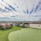 Whiskey House with Rooftop Golf, City views! 8min to Downtown! Sleeps 9!