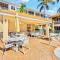 Amazing & Spacious Top Floor Condo with Bay View!