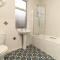 Dwellcome Home Ltd 4 King Bedroom Townhouse, Free Parking, Fast WIFI, Fully Equipped Kitchen, 15 min drive to Nissan, 20 min to Newcastle Sunderland, Ideal for Long Term Contractor etc Stays, Regular Housekeeping Option - See Our Site for Assurance