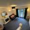 Comfortable Home away from Home, spacious 2 bedroom town house,self catering, free parking, walking distance to Cheltenham town centre