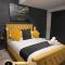 4 Bedroom House, Heathrow Airport, Luxe Inn - Colnbrook
