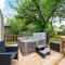 Next to Expo, 5 beds, Hot-tub, corn hole, pets!
