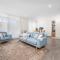 Caves Beach suite with beach location and Pet friendly