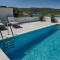 The Pool House Vis - Vis