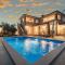 Villa Javor near Pula only 1 km from the beach with sea view and heated pool - Peruški