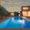 Villa Javor near Pula only 1 km from the beach with sea view and heated pool - Peruški