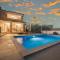 Villa Javor near Pula only 1 km from the beach with sea view and heated pool - Peruški
