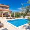 Villa Javor near Pula only 1 km from the beach with sea view and heated pool - Peruški