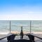 The Malibu 5 - No. 3 - Beachfront 1 Bd w pvt balcony parking beach access - Malibu