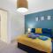 Comfortable stylish Townhouse in Ashford sleeps 5 Netflix 2 Parking spaces Perfect for Contractors and Families