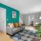 Comfortable stylish Townhouse in Ashford sleeps 5 Netflix 2 Parking spaces Perfect for Contractors and Families