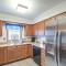 Welcoming Condo in Davenport Central Location!