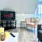 Month-long availability, Beautiful flat 2min walk to station, with parking