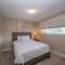 Lakeviews, big yard/deck, minutes to Silver Star/Golf/Wineries.