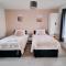 Family & Business Stays In RG2 - Sleeps Up to 12!