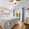 Fresh Pond Chateau Renovated Bright and Cozy Home