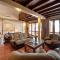 Pearl Divers Beachfront Apartment