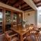 Pearl Divers Beachfront Apartment