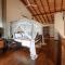 Pearl Divers Beachfront Apartment
