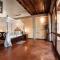 Pearl Divers Beachfront Apartment