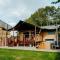 Fibden Farm Glamping - Luxury Safari Lodge - Droitwich Spa