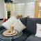 Safari Lodge - Close to Shopping Centre and Restaurants, Free Parking, Stylish and Amazing Artwork