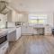 4 Bed in Newport 90249