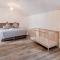 4 Bed in Newport 90249